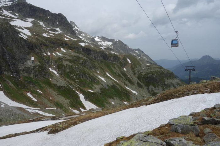 Lanovky a sníh v červnu na Weissee